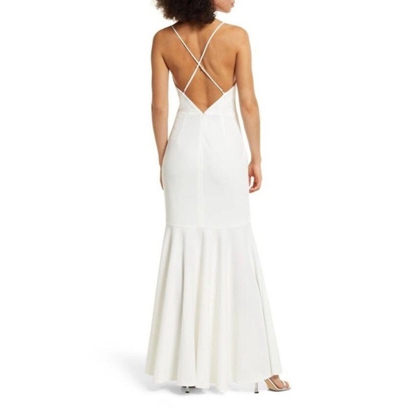 Elliatt Ivory Collins Mermaid Gown NWOT Size 8 - Picture 3 of 16